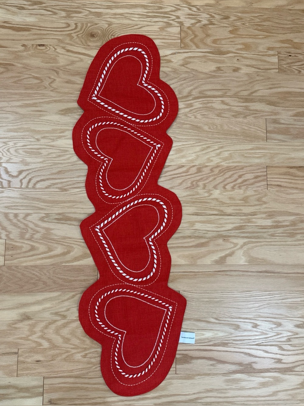Red Heart-Pattern Table Runner - Home Accents